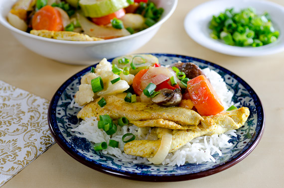 קארי עוף וירקות בחלב קוקוס